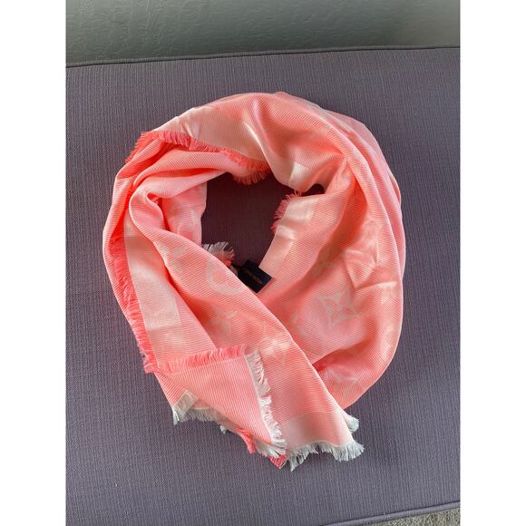 Louis Vuitton Chale Beyond Mongram Scarf, NWT - Picture 4 of 7